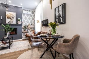 Televízia a/alebo spoločenská miestnosť v ubytovaní Sweet Dream Apartman