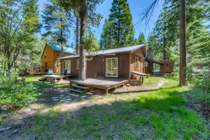Gallery image of Carroll Cabin in Tahoma