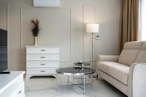 a living room with a couch and a coffee table at Apartamenty Prestige Mielno-Uniescie in Unieście