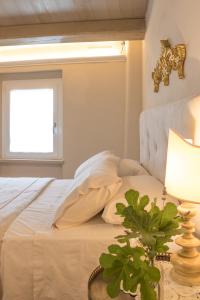 A bed or beds in a room at San Michele al Castello