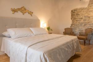 A bed or beds in a room at San Michele al Castello