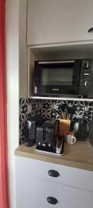 Cucina o angolo cottura di BO SOLEY, studio vue mer Les Hauts de Caritan