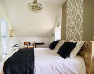 Postel nebo postele na pokoji v ubytování B&B l'Aigrin