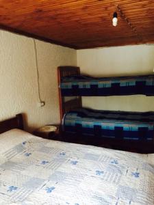 Postel nebo postele na pokoji v ubytování Kulla e Sadri Lukes