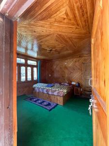 Gallery image of TreeSouls Riverside Farmstay Jibhi in Jibhi