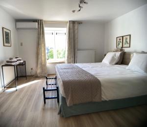 Postel nebo postele na pokoji v ubytování B&B l'Aigrin
