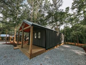 Fotografie z fotogalerie ubytování Studio Style Cabin #6 v destinaci Hartwell
