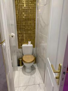 Kúpeľňa v ubytovaní Suite romantique avec jaccuzy à la gare de Montpellier