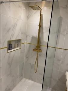 Kúpeľňa v ubytovaní Suite romantique avec jaccuzy à la gare de Montpellier