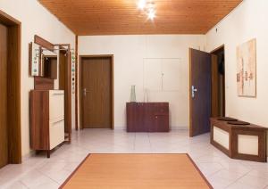 a room with a kitchen with a table and some doors at Schöne Ferienwohnung mit großer Terrasse. in Schmidmühlen