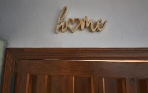 a sign above a door with the word home on the wall at Buddhalounge Apartments in Ronda