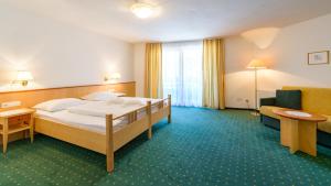 Postel nebo postele na pokoji v ubytování Hotel Julius Payer + 36 fotografií