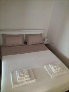 a bedroom with a bed with two trays on it at Dimora Ketty in Noci
