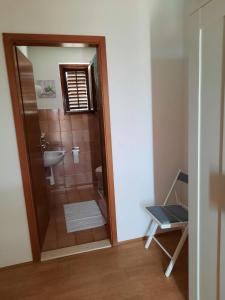 Koupelna v ubytování Studio-Appartements Emwey
