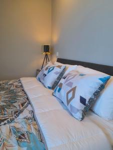 Postel nebo postele na pokoji v ubytování White Design Apartment
