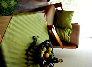 einen Obstkorb auf dem Bett in der Unterkunft Parkhotel Neubauer in Sauerbrunn