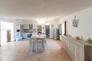 A kitchen or kitchenette at Tramontana