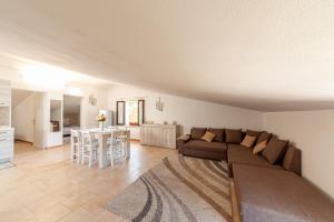 A seating area at Tramontana