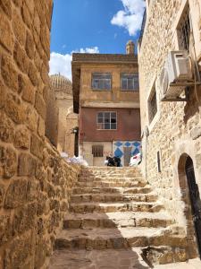 Zdjęcie z galerii obiektu Tarihi ulu cami yanı Tarih çift kişilik oda w mieście Mardin