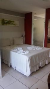 Un pat sau paturi într-o cameră la Terrazzo PontaNegra Flat Vista Mar Apto 211