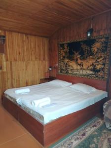 מיטה או מיטות בחדר ב-IRIS B&B in DEBED CANYON