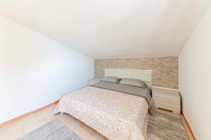 A bed or beds in a room at Tramontana