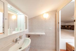 A bathroom at Tramontana