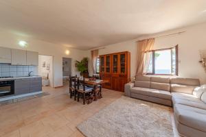 A kitchen or kitchenette at Tramontana