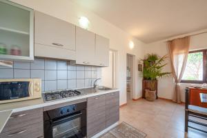 A kitchen or kitchenette at Tramontana