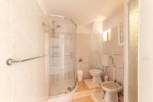 A bathroom at Tramontana