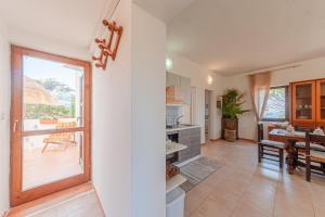 A kitchen or kitchenette at Tramontana