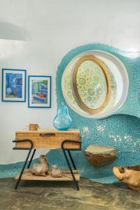 Fotografie z fotogalerie ubytování SaffronStays AsanjA Dragonfly, Murbad - hobbit inspired earth-shelter home with plunge pool v destinaci Murbād