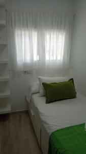 Uma cama ou camas num quarto em J&V Apartamento