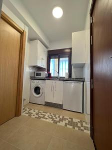 Kuchyňa alebo kuchynka v ubytovaní Benalmadena ALOHA PLAYA SEA VIEW LOFT
