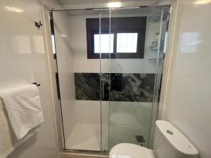 Kúpeľňa v ubytovaní Benalmadena ALOHA PLAYA SEA VIEW LOFT