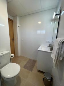 Kúpeľňa v ubytovaní Benalmadena ALOHA PLAYA SEA VIEW LOFT + 12 fotografií