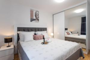 Posteľ alebo postele v izbe v ubytovaní Lux apartment Ema