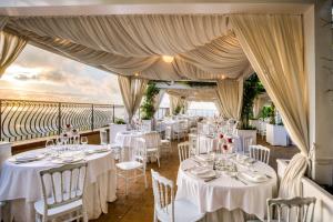 A restaurant or other place to eat at San Lorenzo - Boutique Hotel & SPA