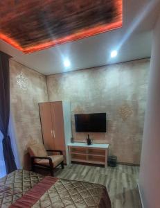 a bedroom with a bed and a desk and a tv at Castello Inn in Smederevska Palanka