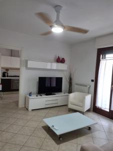 TV a/nebo společenská místnost v ubytování Casa a Vecchiano nei pressi Pisa, Lucca e Versilia