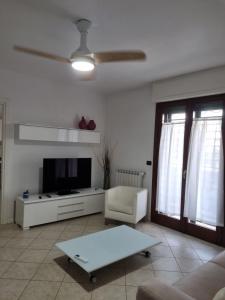 TV a/nebo společenská místnost v ubytování Casa a Vecchiano nei pressi Pisa, Lucca e Versilia + 9 fotografií
