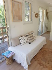 Giường trong phòng chung tại Magnifique Cabanon face au Garlaban à Aubagne