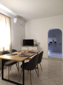 TV a/nebo společenská místnost v ubytování Apartments Erenda