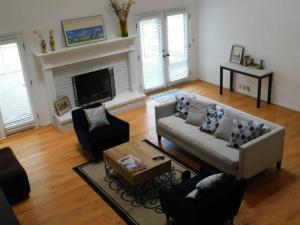 a living room with a couch and a fireplace at Office + 5 BR, Movie Theater , Creve Coeur -10 Sleep surface in Creve Coeur