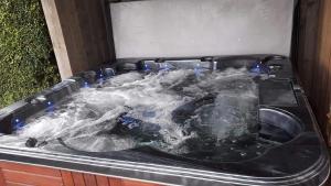 Galeriebild der Unterkunft Sea You Soon privé kamer met jacuzzi en sauna in Bredene