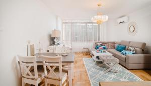 a living room with a couch and a table at Apartament Marta Luxury in Krynica Morska