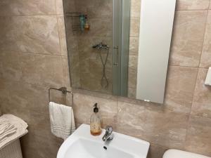 Ảnh trong thư viện ảnh của Deluxe Single Room Apartament ở Bragadiru +49 ảnh