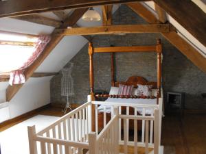 a room with a bed in a attic at Teag Beag in La Grée-Saint-Laurent