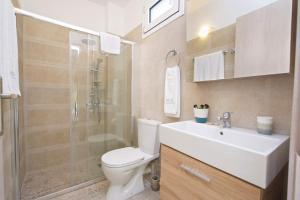 Kúpeľňa v ubytovaní Villa Michou Thalassa by Villa Plus + 18 fotografií