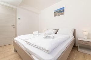 Кровать или кровати в номере Apartments Sucic 2
